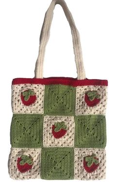 Crotchet Bags Aesthetic, Crochet Ideas For Friends, Aesthetic Crochet Ideas, Strawberry Crochet Bag, Summer Crochet Ideas, Crochet Strawberry Bag, Granny Square Designs, Crochet Bag Aesthetic, Crochet Ideas Aesthetic