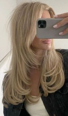 𝐇𝐚𝐢𝐫 𝐈𝐝𝐞𝐚𝐬 ❥ Layer Hair Ideas, Round Concave Layers Haircut, Hair Inspiration School, Front Layers Medium Hair Face Framing, Layers Haircut For Medium Hair, Really Blonde Hair, Hair Colour Ideas Blonde, Dusty Blonde Hair, Blonde Inspo Hair