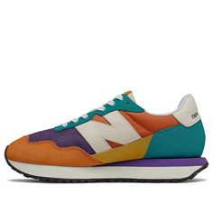 From Heels to Sneakers: Spring Shoe Must-Haves New Balance 237, Marathon Running Shoes, Purple Shoes, Everyday Shoes, Moon Boots, Marathon Running, Grey Sneakers