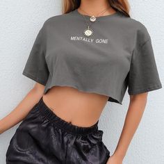 Crop Top Aesthetic, Beer Outfit, Egirl Outfits, Grunge Outfit, Y2k Aesthetic Outfits, Alternative Style, Crop Top Outfits, Short Sleeve Cropped Top, Gothic Outfits