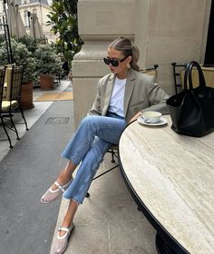 Ballet Flats Outfit, Classy Fall Outfits, Stile Hijab, Mode Zara, Skandinavian Fashion, Flats Outfit, Chique Outfits, Looks Party, Blazer Jeans