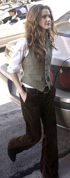 Keri Russell Style, Dandy Look, Waistcoat Outfit, Keri Russell, Walking Down The Street, Look Retro, Androgynous Fashion, Cooler Look