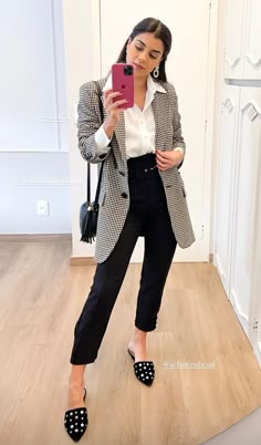 Petite Style Outfits, Look Office, Dressy Casual Outfits, Classy Winter Outfits, Professional Outfits Women, Stylish Work Attire, Business Casual Outfits For Work, Effortlessly Chic Outfits, Casual Day Outfits