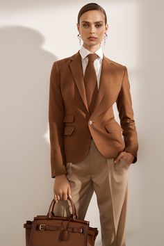 Ralph Lauren Pre-Fall 2019 Collection - Vogue Classy Vintage Outfits, Mode Ab 50, Ralph Lauren Womens Clothing, Woman In Suit, Chique Outfits, Ralph Lauren Style