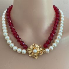 Pearl And Red Beaded Vintage Necklace With Gold Tone Flower Shaped Clips #Mlk Sptmbr 10 Elegant Red Pearl Necklace With Gemstone Beads, Red And White Pearl Necklace, Vintage Red Necklaces With Colorful Beads, Red Vintage Necklace With 8mm Beads, Red Vintage 8mm Bead Necklaces, Vintage Red Hand-strung Beaded Necklaces, Mickey Mouse Necklace, Beaded Bib Necklace, Natural Stones Necklace