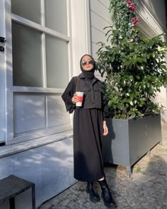 Black Hijab Style, All Black Outfit Hijab, All Black Hijab Outfit, Black Skirt Outfit Hijab, Black Outfit Hijab, Black Hijab Outfit, Black Skirt Outfits, Black Hijab