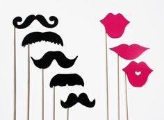 the cake toppers are made to look like mustaches, lips and lips on sticks