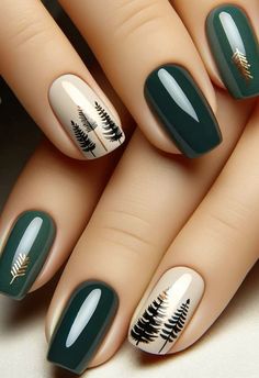 Green Nails With Tree, Trendy Christmas Nails Green, Pine Cone Nails, December Vacation Nails, Pine Tree Nails, Classy Christmas Nails Short, Purple Christmas Nails, Green Holiday Nails, Green Winter Nails