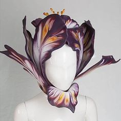 Flower Fashion Design, Headpiece Ideas, Headpiece Art, Wearable Sculpture, Floral Headdress, Flower Headdress, Arte Robot, Body Adornment, Head Pieces