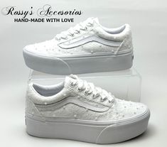 Beautiful and Romantic wedding sneaker are a perfect accessories for your Special day..These Wedding Platform White Authentic Vans OLD SKOOL Sneakers , are embellished with White Lace fabric . White Satin Ribbon shoe lace for tying ... Lace is available in white and Ivory . Handmade to order, so please allow me enough time before your wedding date. Orders are processed and shipped within 6-7 WEEKS of payment., large orders may take longer ..Please allow an additional 2-5 days. Domestic Shipping will take 2-5 Business days. RUSH ORDERS ARE AVAILABLE **Please read all "shop policies" before placing your Order ** https://www.etsy.com/shop/RossyAccesorios/policy?ref=shopinfo_policies_leftnav I don't accept returns But please contact me if you have any problems with your order. The following it Vans Wedding, Lace Vans, Sneakers For Bride, Bride Pearls, Ribbon Shoe Laces, Sneakers Wedding, Wedding Vans, Wedding Platform, Platform Vans