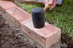 Lawn Edging Bricks, Garden Lawn Edging, Lawn Ideas, Brick Laying, Aerate Lawn, Diy Lawn