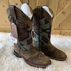 They Are Really Beautiful Boots. Excellent Quality. With A Design In Attractive Colors That Can Be Combined With Your Outfit. Western Style Flat Heel Winter Boots, Western Boots With Flat Heel And Medium Width, Laredo Boots, Brown Western Boots, Leather Kilt, Ankle Cowboy Boots, Western Shoes, Roper Boots, Attractive Colors