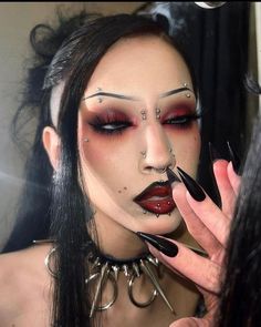 Goth Make Up Look, Purple Alt Makeup, Alternative Makeup Ideas, Punk Makeup Looks, Maquillage Goth, Unconventional Beauty, Goth Makeup Tutorial, Goth Eye Makeup, Dark Makeup Looks