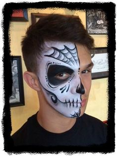 Face Paint For Men, Hallowen Schminke, Skull Face Makeup, Half Face Makeup, Day Of The Dead Makeup, Sugar Skull Face