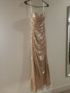 Bronze Prom Dress, Outfits Modernos, Outfit Basics, Fashion Activewear, Tan Women, Gold Prom, Play Outfit, Formal Prom Dress, Gold Prom Dresses