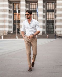 Shirt And Pants Combinations For Men, Blue Shirt Combination, Mens Formal Outfits, Beige Hose, Kemeja Lelaki, Shirt Outfit Men, Pants Outfit Men, Mens Casual Outfits Summer