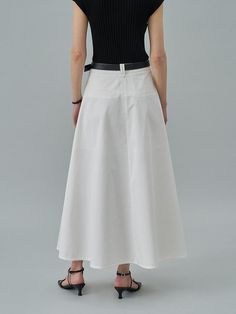 This is Lamerei’s full and flared skirt features an appealing silhouette. Its lightweight yet rustling texture feels cool to the touch, and its clean design makes it easy to style and highly versatile. Partial lining is added for opacity, and it's neatly finished with hidden buckle and zipper closure.- Features belt loop detail- Real pockets on both sides enhance practicality- Long length allows for body coverage- Sturdy fabric maintains its shape well Estilo Boho, Flared Skirt, Clean Design, Boss Lady, Skirt Outfits, Flare Skirt, Long Length, Buckle, Texture