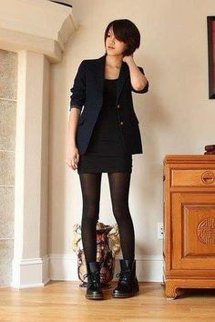 Dr Martens Outfit, Rok Outfit, Martens Style, Doc Martens Outfit, American Apparel Dress, Mode Casual, Looks Black, Doc Martens, Black Tights