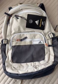 Stylish School Bags, Backpack Essentials, Adidas Backpack, Aesthetic Backpack, Inside My Bag, Pretty Bags, Essential Bag, 가을 패션