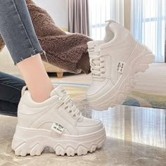 New Style Shoes, White Platform Sneakers, Casual Athletic Shoes, Elevator Shoes, Spring Sneakers, White Shoes Women, Womens Athletic Shoes, New Sneakers