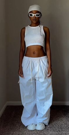 All White Cargo Pants Outfit, White Parachute Pants Outfit Streetwear, Big White Pants Outfit, All White Dance Outfit, All White Baggy Outfit, Cargo Pant Ideas, White Cargo Pants Outfit Street Styles, All White Streetwear Outfit, How To Style White Cargo Pants