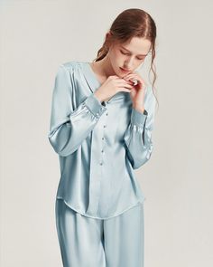 Free Shipping on orders $55+First Order 10 % OFF, CODE: DAISYSILKFREE Scrunchy or Eye Mask Gift on Orders $100+(No Code Needed) Daisysilk’s pajamas/loungewear/robe will make lazy sunday mornings a little bit more luxurious. Cut from pure mulberry silk, this two-piece has a camp collar and one patch pocket traced with traditional piping, and two side pockets for your essentials. The relaxed fit and elasticated waistband ensure the trousers won't feel restrictive when you're sleeping. Material: 10 Classic Loungewear, Silk Pajamas Set, Silk Pjs, Luxury Pajamas, Silk Bonnet, Mulberry Silk Fabric, Silk Style, Silk Sleepwear, Silk Accessories