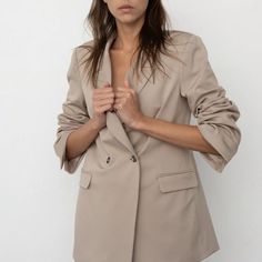 Mint Condition, Never Worn! Size Xs But Fits Oversize So Could Maybe Fit A Little Bigger. Perfect Neutral Cream Color That Will Complement Most Outfits! Throw It Over Any Dress! Neutral Blazer For Day Out, Chic Neutral Double-breasted Blazer, Oversized Neutral Blazer For Fall, Oversized Neutral Blazer For Spring, Trendy Oversized Beige Blazer, Chic Oversized Neutral Blazer, Spring Oversized Double-breasted Blazer, Oversized Double-breasted Spring Blazer, Cream Notch Lapel Double-breasted Blazer