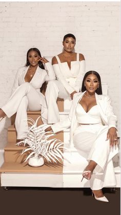 White Grad Dresses, Stylish Office Wear, Professional Headshots Women, Mother Daughter Photoshoot, Business Dress Women, Headshots Women, Chic Dress Classy, African Dresses Modern