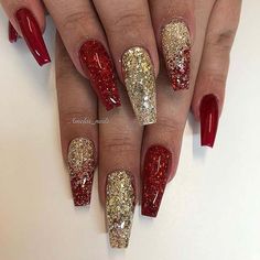 Red And Gold Nail Designs, Sparkly Christmas Nails, Gold Coffin Nails, Nail Art Noel, Gold Nail Designs, Art Designs Ideas