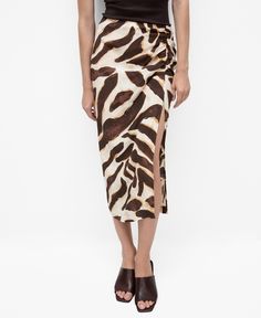 in stock Brown Fits, Draped Skirt, Tailored Blazer, Chic Design, Modern Woman, Crayon, Womens Bottoms, Pencil Skirt, Midi Skirt