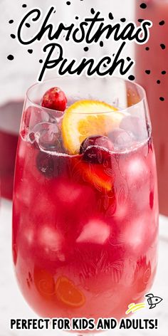 a christmas punch with oranges and cranberries in it