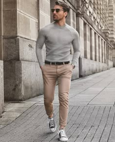 5 Khaki Chinos Outfits For Men #khaki #chinos #outfits #mensfashion #streetstyle Khaki Chinos Men Outfits, Khaki Sweater Outfit, Khaki Outfit Men, Khaki Pants Outfit Men, Chinos Men, Vest Outfits Men, Khaki Pants Outfit