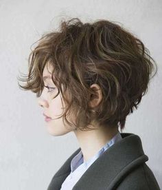 short curly hair girl silhouette looking back image Cool Makeup, Short Hair Model, Stylish Short Haircuts, Wavy Bob Hairstyles, Curly Hair Women, Wavy Curly Hair, Short Wavy Hair, Penteado Cabelo Curto, Short Hairstyle