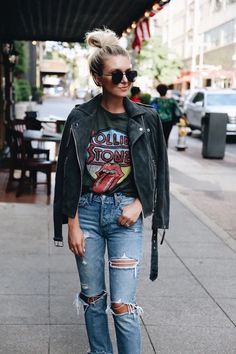 Weekend Mode, Ripped Jeans Outfit, Look Grunge, Cooler Style, Graphic Tee Style, Casino Outfit, 가을 패션, Jean Paul Gaultier