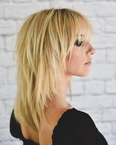 Retro Layers Hair, Best Layered Cuts For Fine Hair, Cute Modern Haircuts, Long Shag Haircut Choppy Layers Curtain Bangs, Long Shags For Straight Hair, Medium Length Haircut For Fine Hair 2023, Feathered Hairstyles Medium Fine Hair, Straight Shaggy Hair, Haircuts For Big Heads