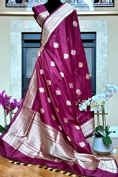 This exquisite handwoven banarasi silk saree in burgundy wine color with minakari anar buttis is nothing but enchanting. Beautiful border with tine beaded lines and traditional motifs accentuates the saree very well. The grand elaborate zari woven pallu is nothing but regal. Approximate Length 6.5 mtrs (inclusive of blouse length)Height - 46 - 52" Saree comes with fall, picot and tassels done. Blouse piece is cut. Approximate weight - 1.3 lbs Kindly Note : The colors you see on your device may v Bollywood Burgundy Dupatta With Zari Work, Bollywood Style Burgundy Dupatta In Traditional Drape, Elegant Burgundy Dupatta With Zari Work, Bollywood Style Burgundy Dupatta, Burgundy Traditional Wear With Dupatta, Traditional Burgundy Dupatta For Wedding, Burgundy Traditional Wear With Zari Work For Festivals, Burgundy Anarkali Dupatta For Festivals, Traditional Burgundy Dupatta For Festive Season