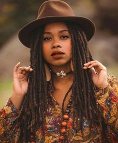 Diy Dreads, Loc Accessories, Black Curls, Dreads Girl, Headshots Women, Beautiful Photoshoot Ideas, Afro Style, Cute Box Braids Hairstyles