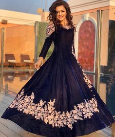 Avneet Kaur Traditional, Zari Embroidery, Traditional Indian Outfits, Indian Gowns Dresses, Indian Gowns, Dress Indian Style, Silk Gown, Indian Fashion Dresses