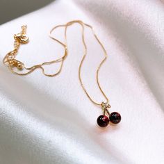 SPECIFICATIONS Design Wine Red Cherry Pendant Gold Colour Suit Necklace Korean Fashion Jewelry 2022 Party Luxury For Women Accessories Girl‘s Style: Classic Pendant Size: 1.4*1.2cm Origin: Mainland China Occasion: Party Necklace Type: Pendant Necklaces Metals Type: Copper Alloy Material: Metal Item Type: Necklaces Gender: Women Fine or Fashion: Fashion CN: Zhejiang Brand Name: Taoya