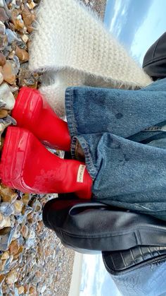 Wellies Outfit Autumn, Welly Boots Aesthetic, Winter Shoe Aesthetic, Welly Boot Outfit, Hunter Boots Outfit Short, Hunter Short Boots Outfit, Hunter Play Boots Outfit, Wellies Aesthetic, Short Rainboots Outfit