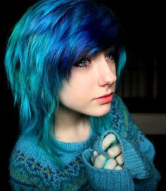 blue Layered Hair Short, Emo Hairstyle, Beehive Hair, Bouffant Hair, Asymmetrical Hairstyles, Hairstyles With Glasses, Funky Hairstyles