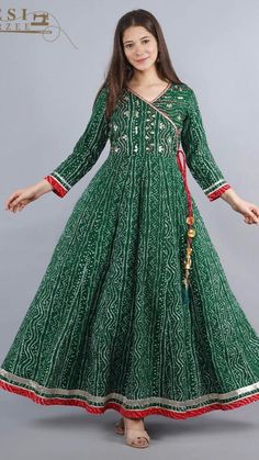 Design Frock, Navratri Look, Gown Designs, Stitching Ideas, Velvet Dress Designs, Anarkali Dress Pattern, Latest Dress Design