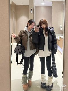 Winter Douyin Outfits, Day Out With Friends Outfit, Beijing Outfit, Matching Winter Outfits For Couples, Snowy Day Outfit, Korean Winter Fashion Outfits, Winter Outfits Petite, Korean Outfits Winter, Japan Outfit Winter