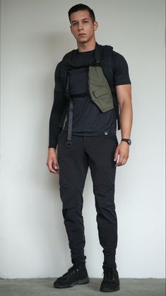 Cyberpunk Outfit Summer, Mens Techwear Fashion, Tech Wear Men, Techwear Summer, Utilitarian Fashion, Cargo Pants Outfit Ideas, Mens Techwear, Casual Techwear, Techwear Men