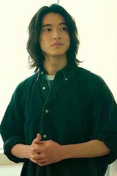 Long Straight Mens Hairstyles, Guy Shoulder Length Hair, Male Haircuts Long, Kento Yamazaki Long Hair, Braids Going To The Side, Straight Hair With Highlights, Shoulder Length Hair Men, Mens Straight Hair, Aesthetic Long Hair