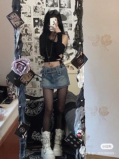 Peony Aesthetic, Street Outfits, Aesthetic Streetwear, I'm With The Band, Alt Fashion, Grunge Goth, Fairy Grunge