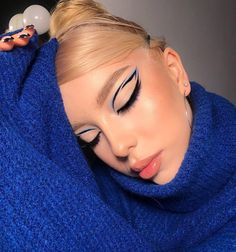 Eyeliner Azul, Eye Makeup Styles, Glamorous Makeup, Creative Eye Makeup, Asian Eye Makeup