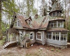 Old Abandoned Houses, Dream Cottage, Abandoned Mansions, Wooden House, Abandoned Houses, Pretty House, Dream House Decor