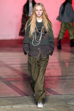 Nana Outfits, Fem Outfits, Tartan Fashion, Iconic Fashion, Punk Grunge, Fashion Portfolio, 가을 패션, Fashion Fits, Fashion Show Collection