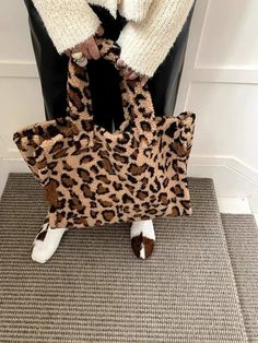 LIZAKOSHT - Korean Fashion Leopard Faux Fur Women Fluffy Tote Bags Handbags Large Capacity Girl Winter Plush Shoulder Bag Bags Korean, Faux Fur Handbag, Handbags Large, Fur Handbags, Vintage Backpacks, Aesthetic Women, Student Fashion, Casual Tote, Bag Dress